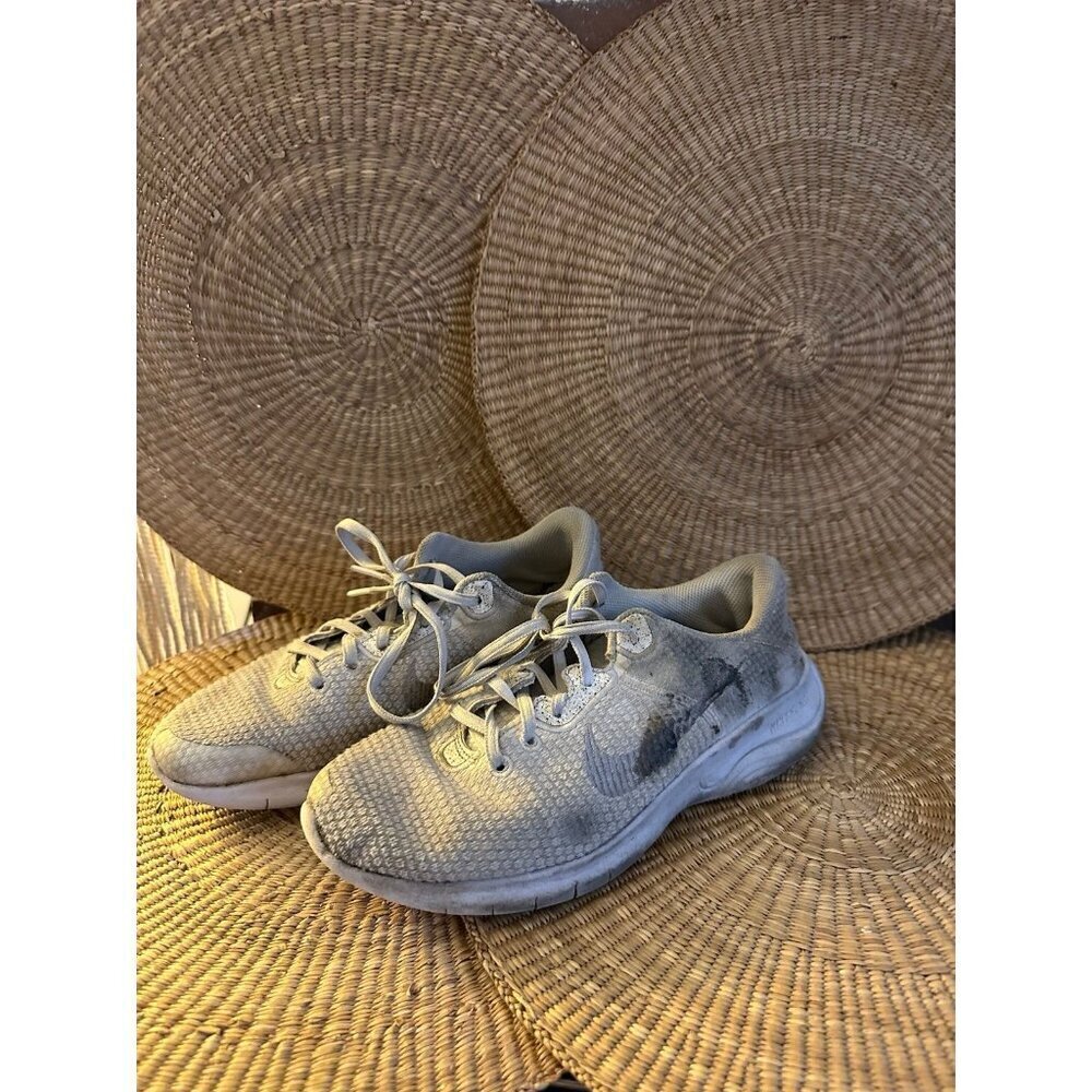 NIKE flex women’s size 8.5 sneakers